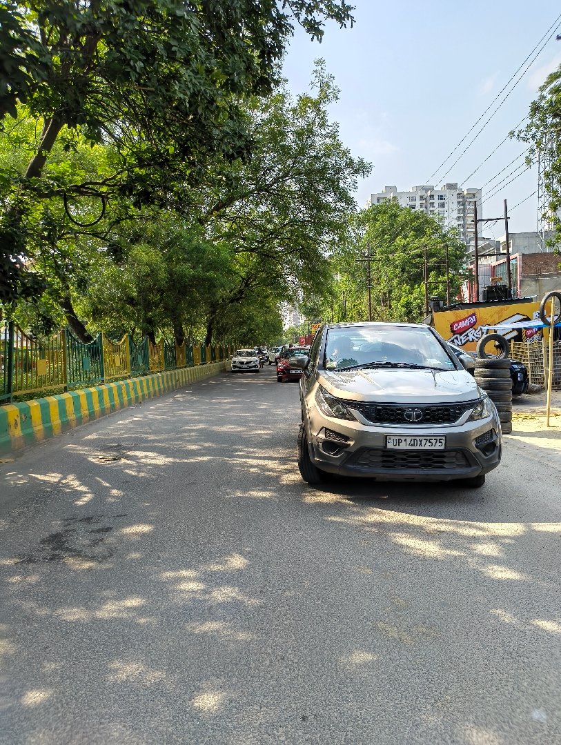 Free parking available in middle of the road. hurry up. limited space
