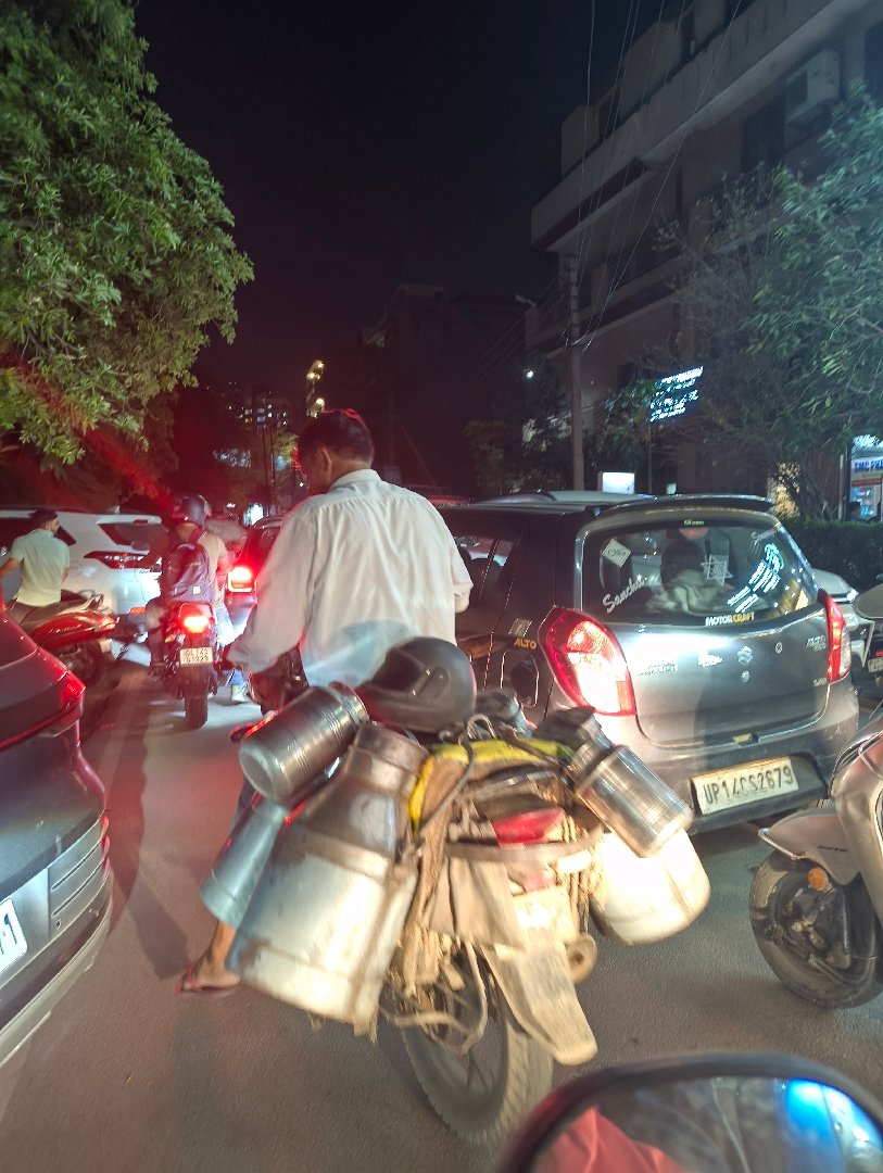 Varenya Clinic car parking always leads to jam