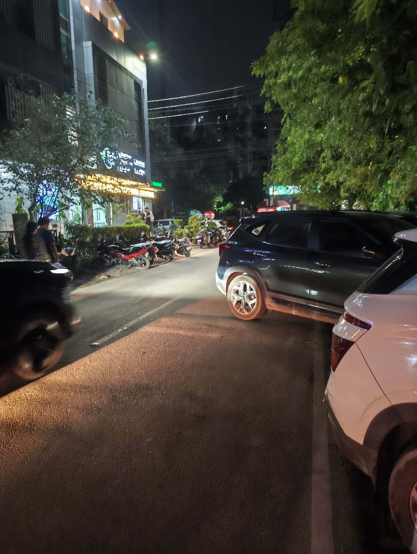Car parked in the middle of the road outside Varenya Clinic