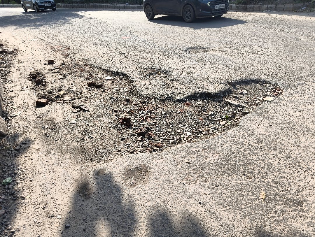 Vasundhara-Hindon road sector 1, road is broken and pathetic condition